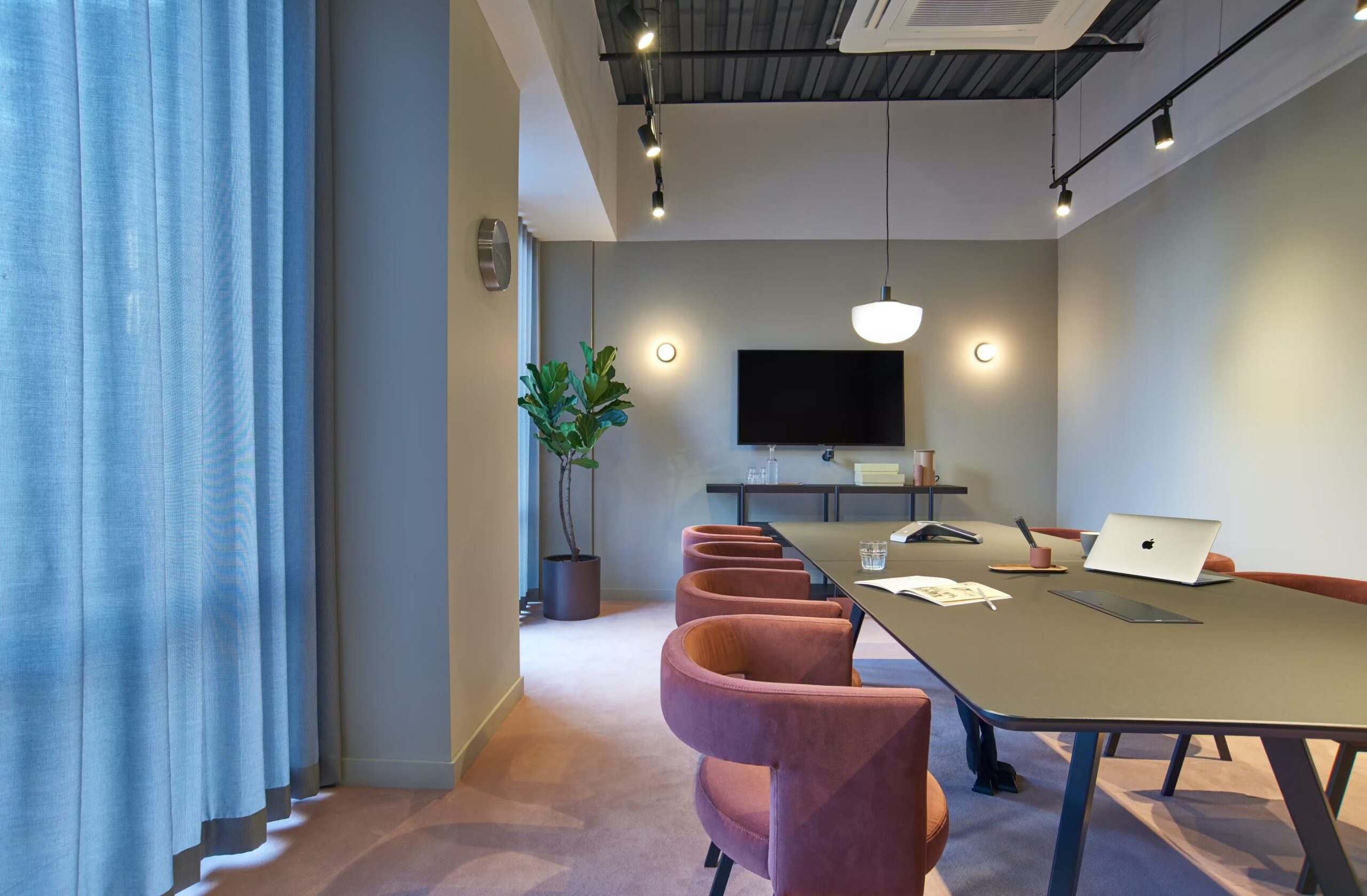 meeting-room-8.032_1619629371211-scaled-1.jpg